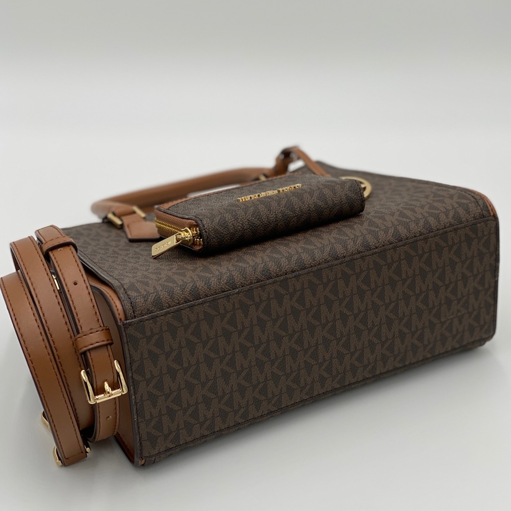 MICHAEL KORS HOPE MD MESSENGER & MD ZA CARD CASE - Picture 8 of 16